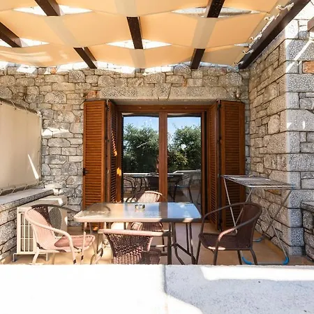 Apartment Mani Selinitsa Art Koloveas