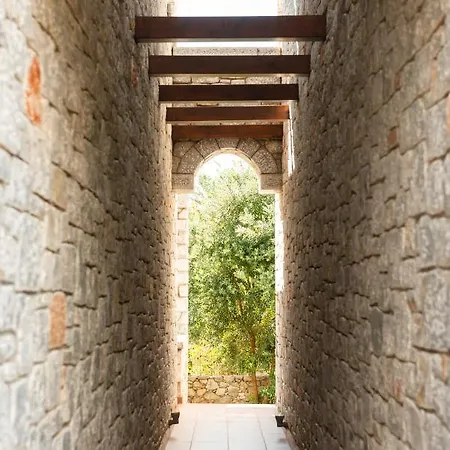 Mani Selinitsa Art Koloveas