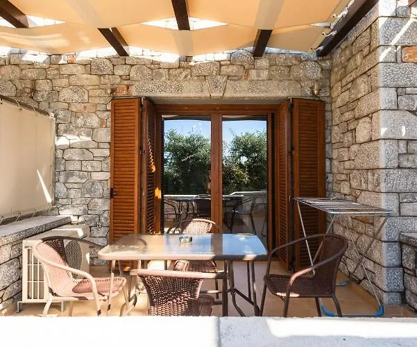 Apartment Mani Selinitsa Art Koloveas